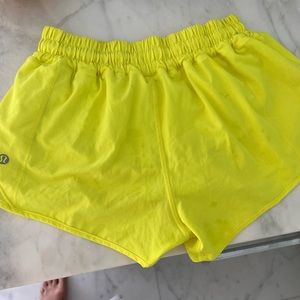 Lululemon Hotty Hot 2.5 Shorts Neon Yellow Size 4